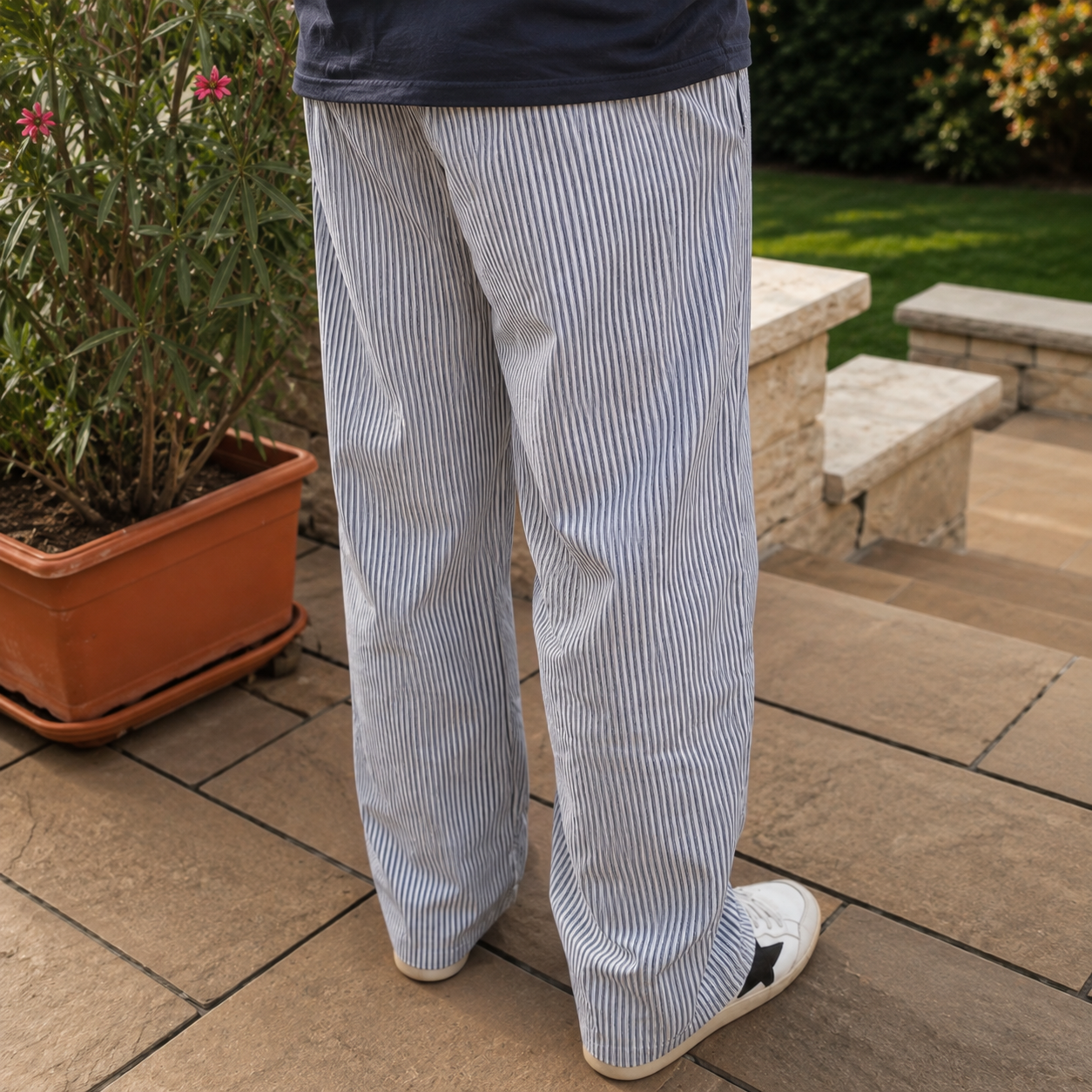 Blau weiß gestreifte Hose